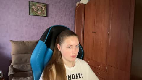 Snapshot of silksinner_ chatting on 06-26-26, 10:41 Erica online show from 06-26-26, 10:41