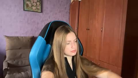 Snapshot of silksinner_ chatting on 06-29-26, 10:59 Erica online show from 06-29-26, 10:59