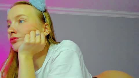 Mila online show from 10-28-25, 07:34