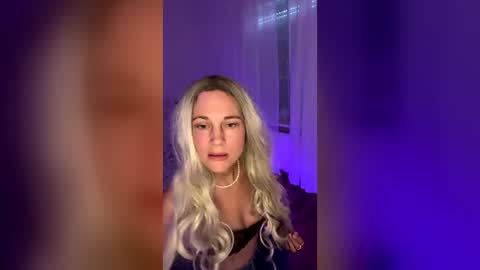 Snapshot of silkycherie chatting on 07-07-26, 05:17 Blonde dream online show from 07-07-26, 05:17