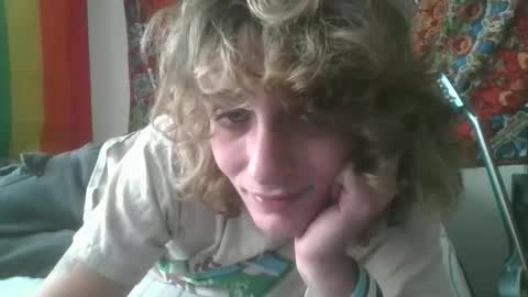 Snapshot of sillycutecow chatting on 11-04-25, 02:38 Hailey online show from 11-04-25, 02:38