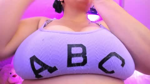 Snapshot of silvana_monroe chatting on 05-07-26, 01:05 SIlvana online show from 05-07-26, 01:05