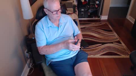 Snapshot of silverfoxmps chatting on 09-24-25, 01:20 silverfox online show from 09-24-25, 01:20