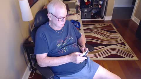 Snapshot of silverfoxmps chatting on 09-25-25, 01:20 silverfox online show from 09-25-25, 01:20