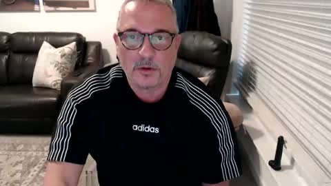 Snapshot of silveroli187 chatting on 09-18-25, 07:05 silveroli187 online show from 09-18-25, 07:05