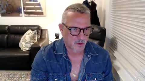 Snapshot of silveroli187 chatting on 09-19-25, 02:18 silveroli187 online show from 09-19-25, 02:18