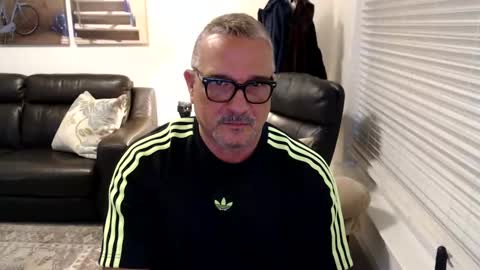 Snapshot of silveroli187 chatting on 09-20-25, 02:40 silveroli187 online show from 09-20-25, 02:40