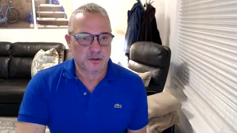 Snapshot of silveroli187 chatting on 09-25-25, 02:21 silveroli187 online show from 09-25-25, 02:21