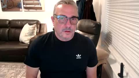 Snapshot of silveroli187 chatting on 10-04-25, 02:59 silveroli187 online show from 10-04-25, 02:59