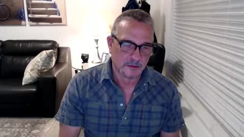 Snapshot of silveroli187 chatting on 10-07-25, 07:11 silveroli187 online show from 10-07-25, 07:11