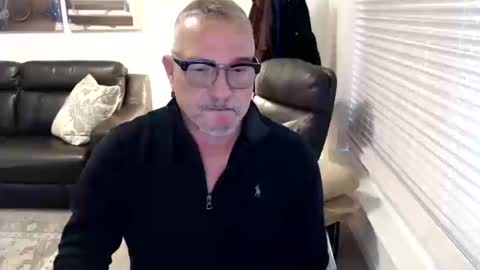 Snapshot of silveroli187 chatting on 10-16-25, 04:30 silveroli187 online show from 10-16-25, 04:30