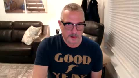 Snapshot of silveroli187 chatting on 10-31-25, 02:18 silveroli187 online show from 10-31-25, 02:18