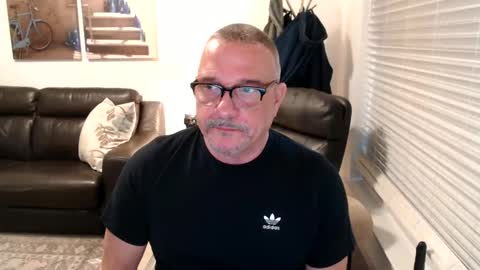 Snapshot of silveroli187 chatting on 11-16-25, 02:22 silveroli187 online show from 11-16-25, 02:22