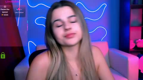 Snapshot of silvia_queen1 chatting on 06-11-26, 02:22 Silvia nude in pvt online show from 06-11-26, 02:22