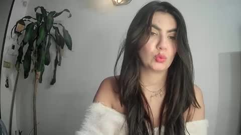 Snapshot of silviecollins chatting on 03-08-25, 01:28 Silvie online show from 03-08-25, 01:28