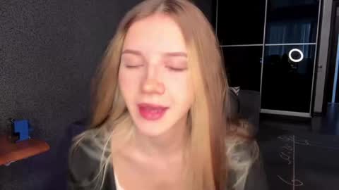 Snapshot of simikisss chatting on 05-12-26, 10:01 simikiss online show from 05-12-26, 10:01