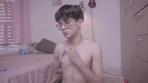 Snapshot of simon_bane01 chatting on 01-08-26, 06:54 Little Sunshine online show from 01-08-26, 06:54