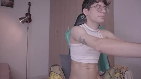 Snapshot of simon_bane01 chatting on 01-18-26, 08:01 Little Sunshine online show from 01-18-26, 08:01