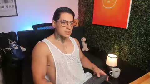 Snapshot of simon_cortes chatting on 06-25-26, 11:26 Simon Cortes online show from 06-25-26, 11:26
