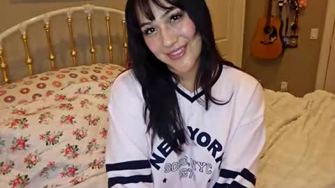 Snapshot of simonesighren chatting on 04-26-26, 03:04 simonesighren online show from 04-26-26, 03:04