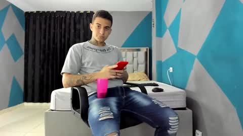 Snapshot of simonkeler chatting on 12-18-24, 03:26 SIMON KELER online show from 12-18-24, 03:26