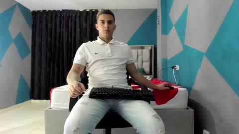 Snapshot of simonkeler chatting on 12-30-24, 11:37 SIMON KELER online show from 12-30-24, 11:37