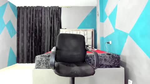 Snapshot of simonkeler chatting on 01-28-25, 03:57 SIMON KELER online show from 01-28-25, 03:57