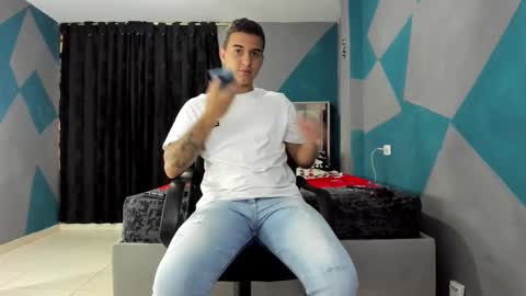 Snapshot of simonkeler chatting on 01-28-25, 05:03 SIMON KELER online show from 01-28-25, 05:03