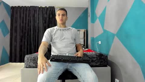 Snapshot of simonkeler chatting on 02-19-25, 03:28 SIMON KELER online show from 02-19-25, 03:28