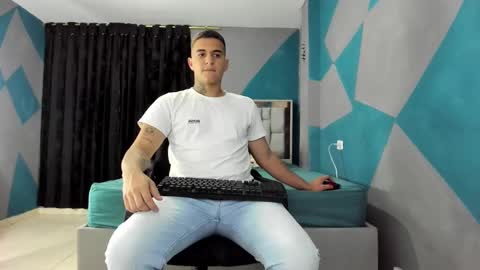 Snapshot of simonkeler chatting on 03-05-25, 01:10 SIMON KELER online show from 03-05-25, 01:10