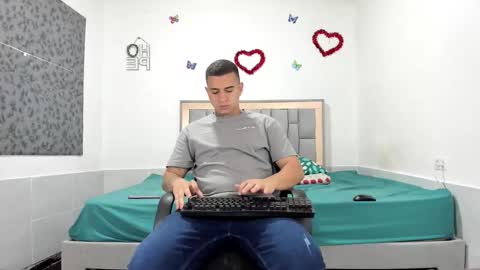 Snapshot of simonkeler chatting on 10-12-25, 07:57 SIMON KELER online show from 10-12-25, 07:57