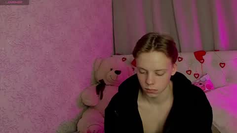 Snapshot of simonwarner chatting on 02-18-26, 08:54 Simon online show from 02-18-26, 08:54