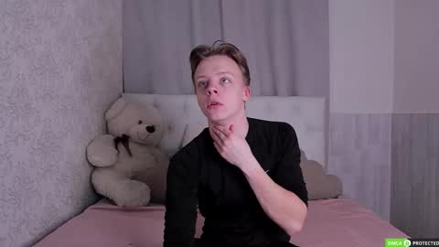 Snapshot of simonwarner chatting on 03-04-26, 08:31 Simon online show from 03-04-26, 08:31