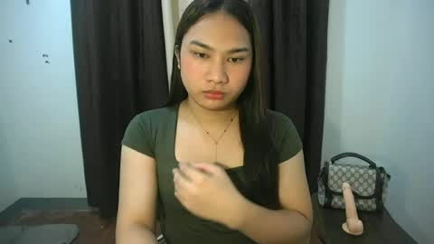 Snapshot of simply_francine chatting on 06-17-26, 12:18 simply francine online show from 06-17-26, 12:18