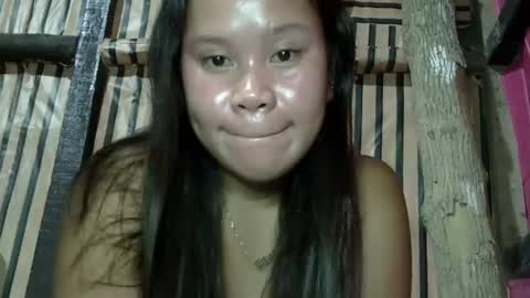 Snapshot of simply_y0urs chatting on 12-04-24, 08:07 simply_y0urs online show from 12-04-24, 08:07