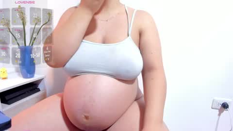 Snapshot of simply_zoe___ chatting on 04-13-26, 06:13 zoe online show from 04-13-26, 06:13