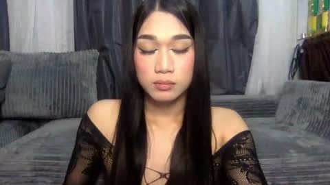Snapshot of simplysultrykylie chatting on 06-25-26, 04:33 Kylie online show from 06-25-26, 04:33