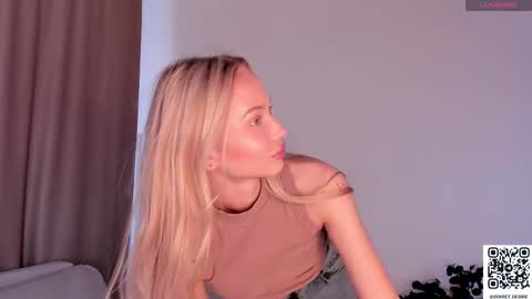 Snapshot of sincere_shyness chatting on 09-11-25, 09:31 Naomi online show from 09-11-25, 09:31