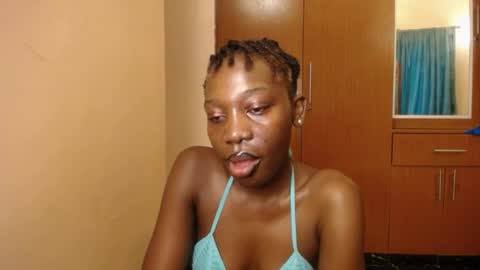 Snapshot of sindoll_ chatting on 04-18-26, 06:06 Elsy online show from 04-18-26, 06:06