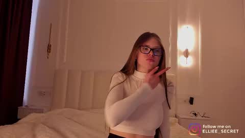 Snapshot of sinful_girl chatting on 02-24-26, 07:50 Ellie online show from 02-24-26, 07:50