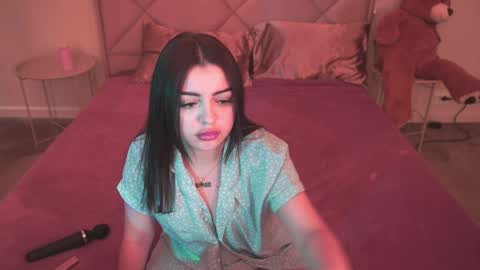 Snapshot of sinfulkittenn chatting on 06-06-26, 06:18 Kira online show from 06-06-26, 06:18