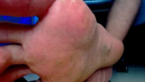 only foot                         worshipers here online show from 09-16-25, 04:46