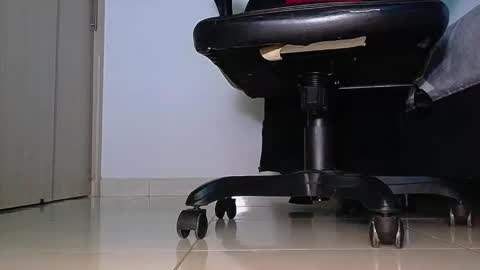 only foot                         worshipers here online show from 10-19-25, 07:20