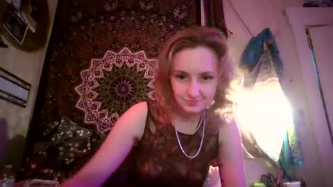 Snapshot of siren_sweetheart chatting on 05-27-26, 08:55 Venus online show from 05-27-26, 08:55