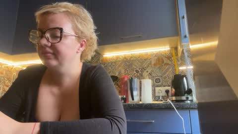 Snapshot of sirena2025 chatting on 09-09-25, 03:44 sirena2025 online show from 09-09-25, 03:44