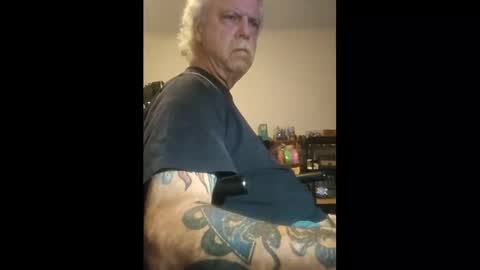 Snapshot of sirlancealot10011 chatting on 10-01-25, 03:56 steve online show from 10-01-25, 03:56