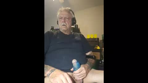 Snapshot of sirlancealot10011 chatting on 11-30-25, 03:21 steve online show from 11-30-25, 03:21