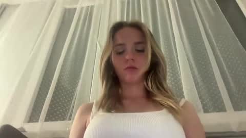 Snapshot of sisi_bunny chatting on 05-11-26, 07:44 Sisi Bunny online show from 05-11-26, 07:44