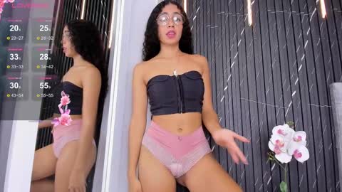 Snapshot of sisi_rosex chatting on 02-15-25, 03:39 Shopia online show from 02-15-25, 03:39