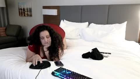 sismarie83 online show from 05-26-26, 01:56